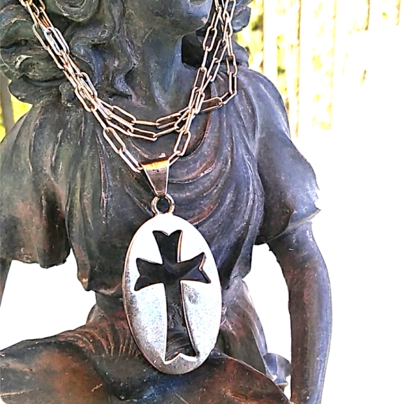 VTG Sterling Silver Oval Disc Cross Cut-Out Pendant Necklace - Picture 8 of 8